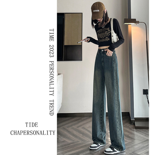 Loose straight jeans