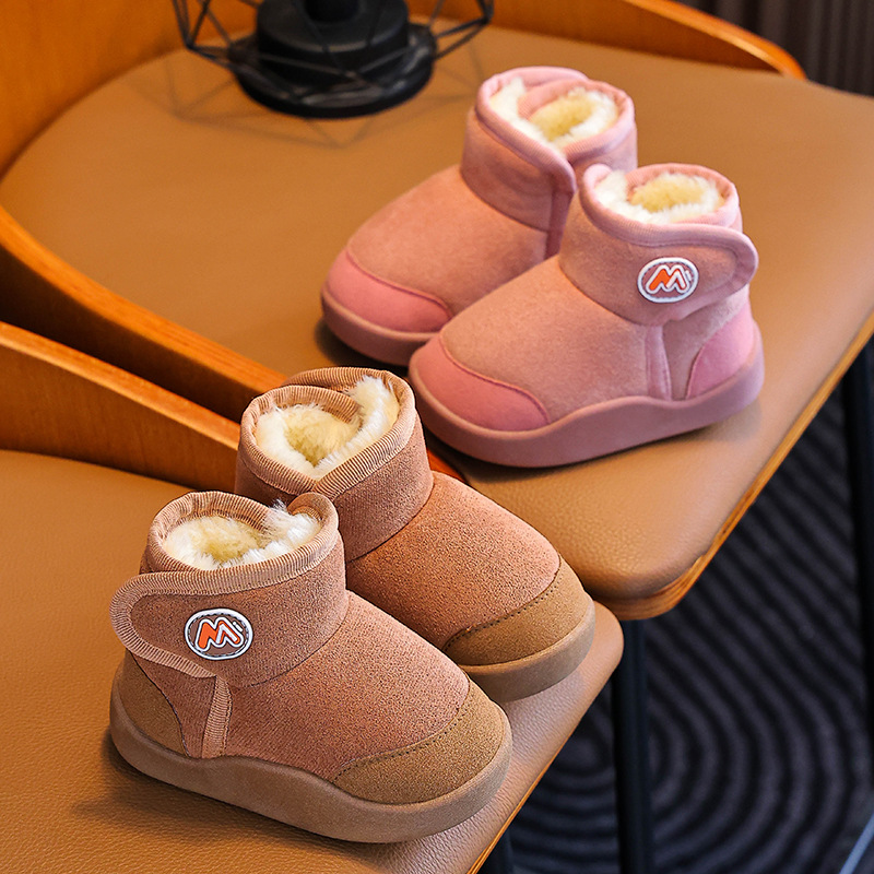 Invierno bebé botas de nieve zapatos de algodón de niñas 2025 nuevo antideslizante para niños grandes y medianos más botas de algodón de niño grueso