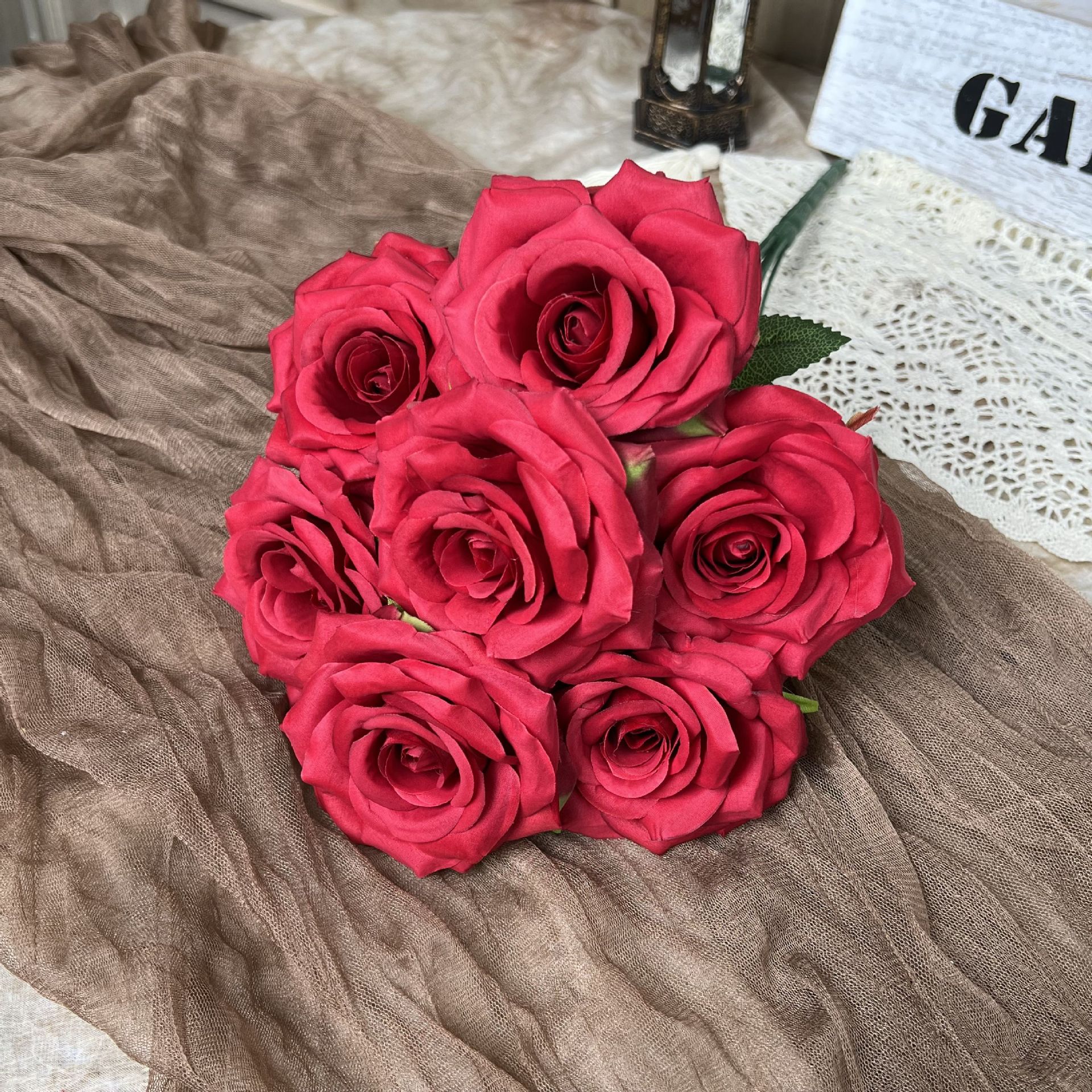 Faixa de cabeça TY-7 com chifre rosa-vermelho