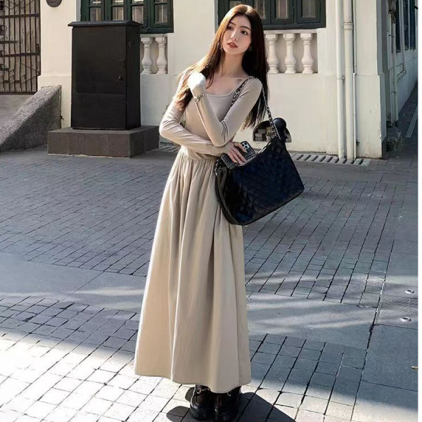 French style artistic retro round neck contrast color waist knitted dress 2023 autumn niche elegant thickened midi dress