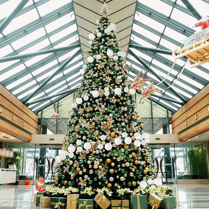 Christmas 3.4m /5/6/8/ 10m Hotel Plaza Frame Christmas Tree with Decorative Lights Package Holiday Decoration