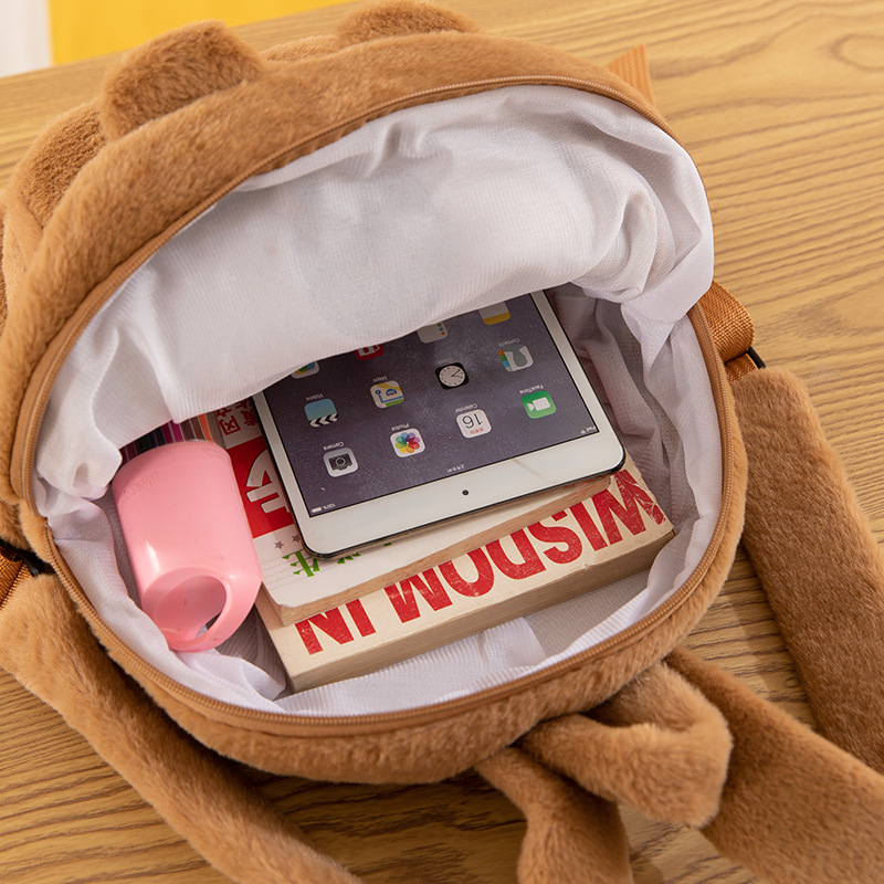 2025 nueva mochila de carpincho de felpa Kapibala linda mochila escolar salvaje bolso de piel de todo fósforo mochila pequeña de dibujos animados para mujer