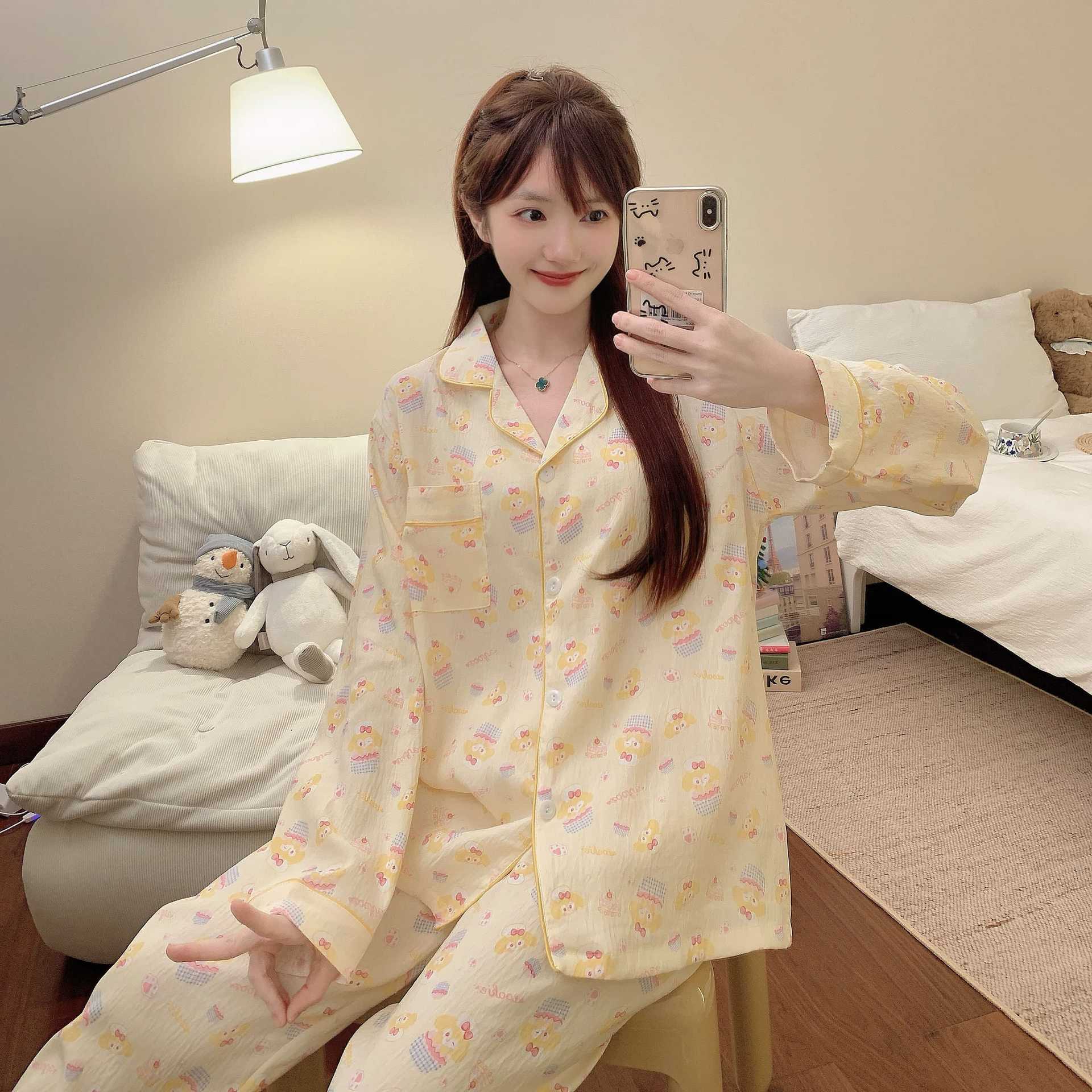 Pijamas al por mayor transfronterizos de primavera y otoño nubes de algodón pantalones de manga larga cardigans lindos con cojín de pecho se pueden usar ropa de hogar