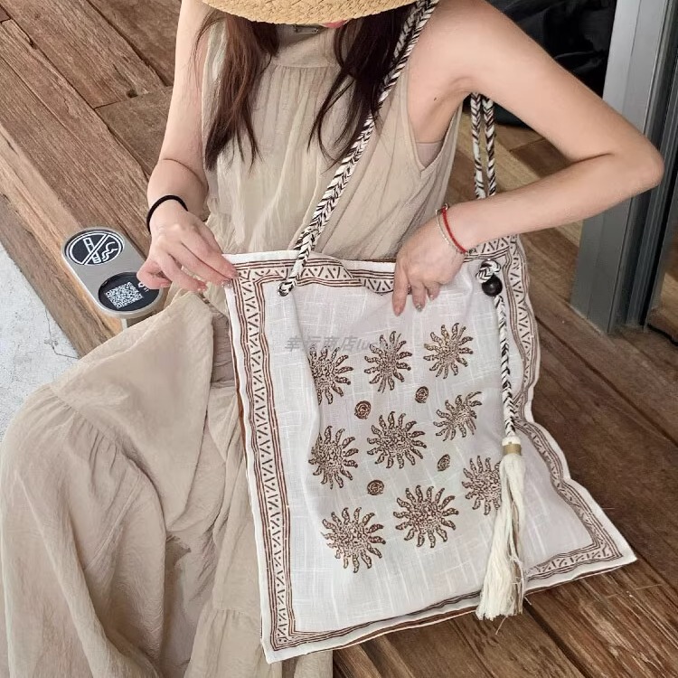 Bohemian Style Tassel Shoulder Bag Linen Rope Woven Holiday Style Large Capacity Niche Design High-End Crossbody