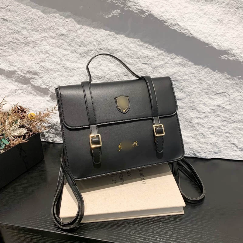 Гарри Поттер с той же маркой Хогвартс Академия Магии