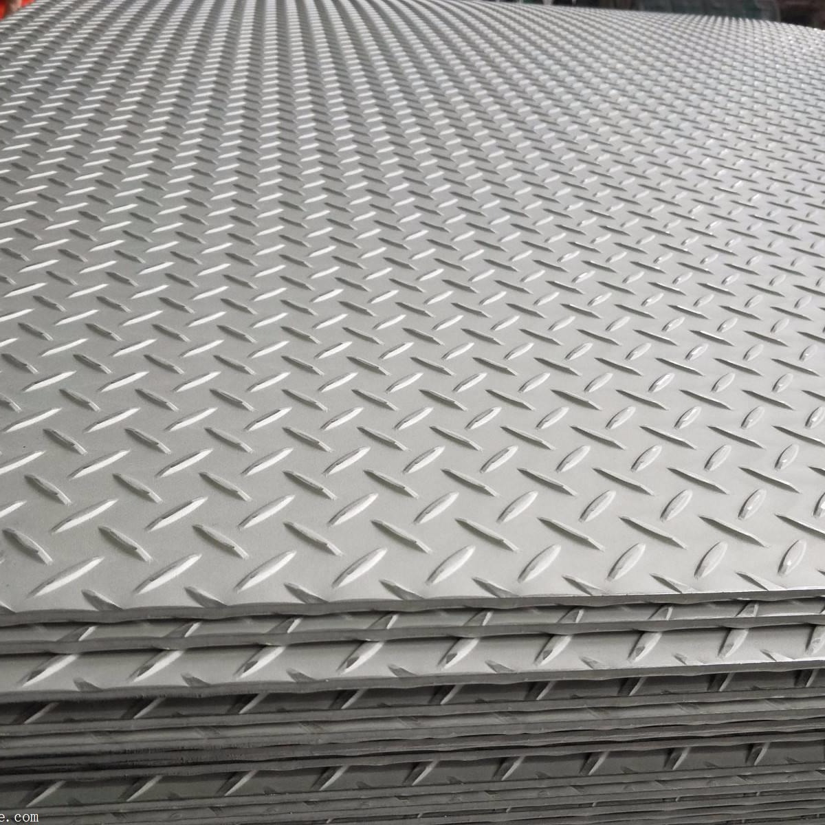 西安花纹板 防滑花纹板零割铺路花纹板 切割 镀锌花纹钢板 楼梯板