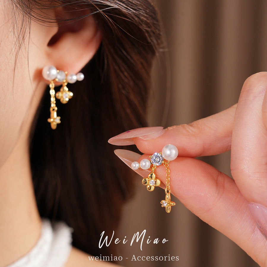 Agujas de plata galvanizadas de oro real, flores de perlas de diamante, perlas de diamante, pendientes de temperamento, pendientes de lujo ligero, pendientes de alta calidad