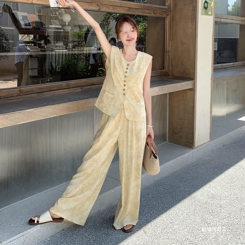 Женский комплект в стиле французского «старого денег» с эффектом тай-дай 2025 года, летний новый элегантный жилет и широкие брюки, комплект из двух предметов.