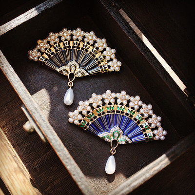 T sways in various poses Retro Pearl Enamel Fan Brooch Chinese style Literary style Shawl cheongsam Brooch