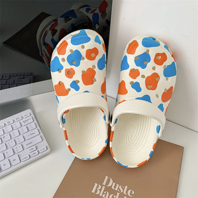 Women's Cartoon Clogs, Dual-Use Spotted Slippers, Thick-Soled, Non-Slip, Comfortable Like Stepping on Poop, Beach Closed-Toe Shoes, Suitable for Outdoor Wear Women's Cartoon Clogs, Dual-Use Spotted Slippers, Thick-Soled, Non-Slip, Comfortable Like Stepping on Poop, Beach Closed-Toe Shoes, Suitable for Outdoor Wear