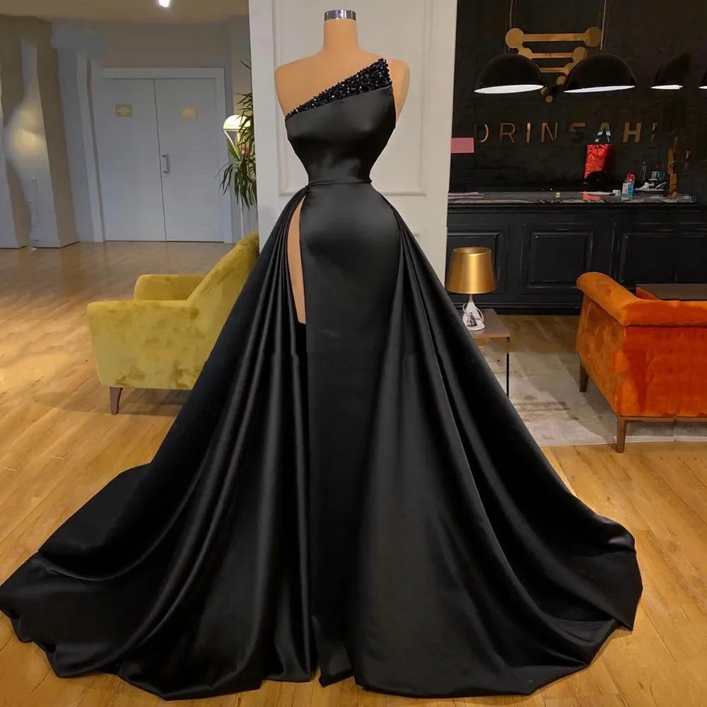 Black Elegant Strapless Evening Dress French Satin High-End Side Slit Long Floor-Length Dress Fashionable and Elegant