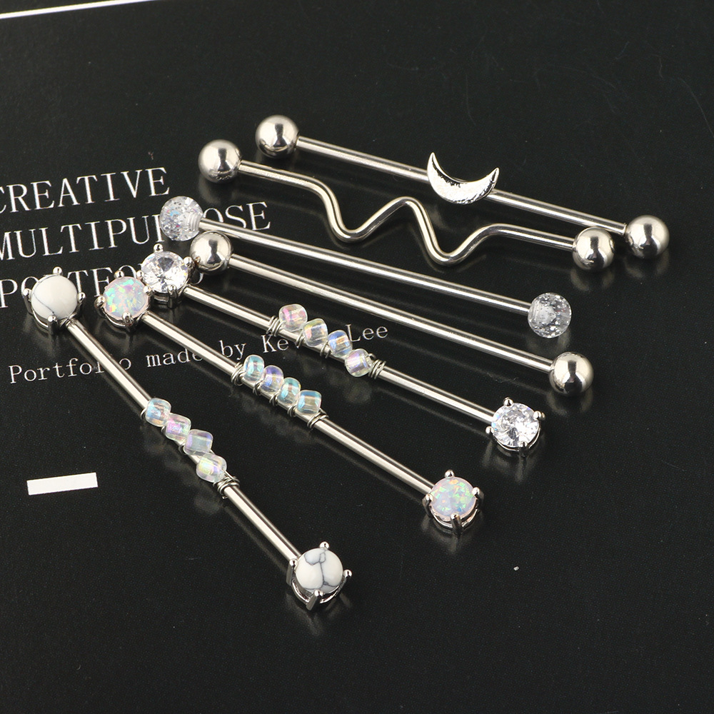 16G labret stud size and finish detail