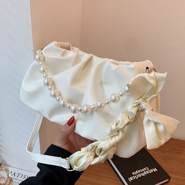 Fashionable underarm bag
