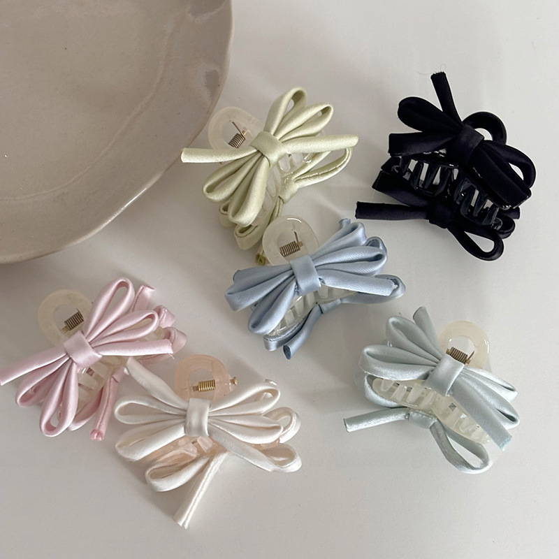 Strik haarclip in ballet stijl voor pony en haarstyling_voghion.com