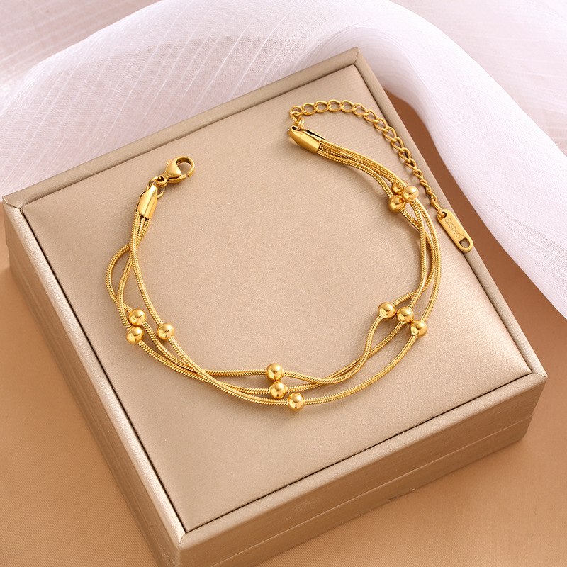 Pulsera de trébol de acero titanium vendedora caliente transfronteriza europea y americana con incrustaciones de concha pulsera colgante pulsera de diseño avanzado sin desvanecimiento al por mayor