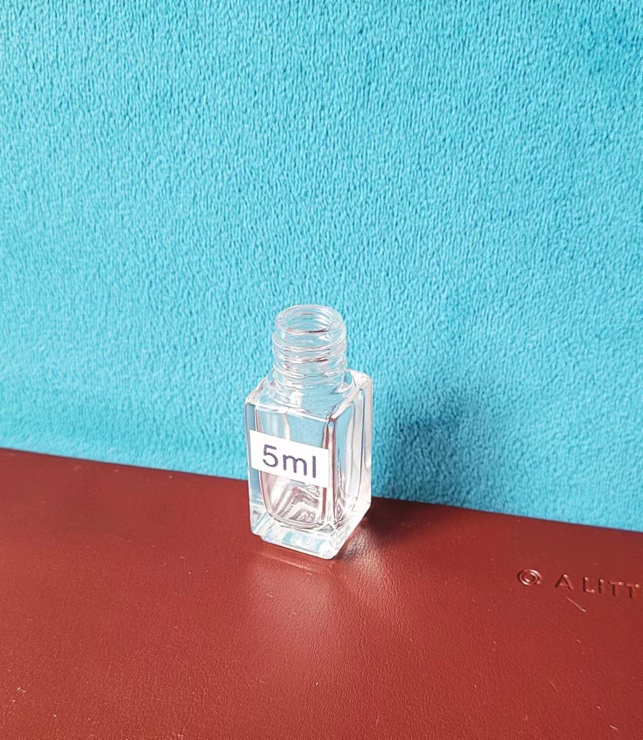 Botella de esmalte de uñas de dos cabezas Botella de pegamento para colorear productos para el cuidado de la piel Botella de maquillaje de subempaque Botella de brillo de labios portátil líquido de diferentes propiedades
