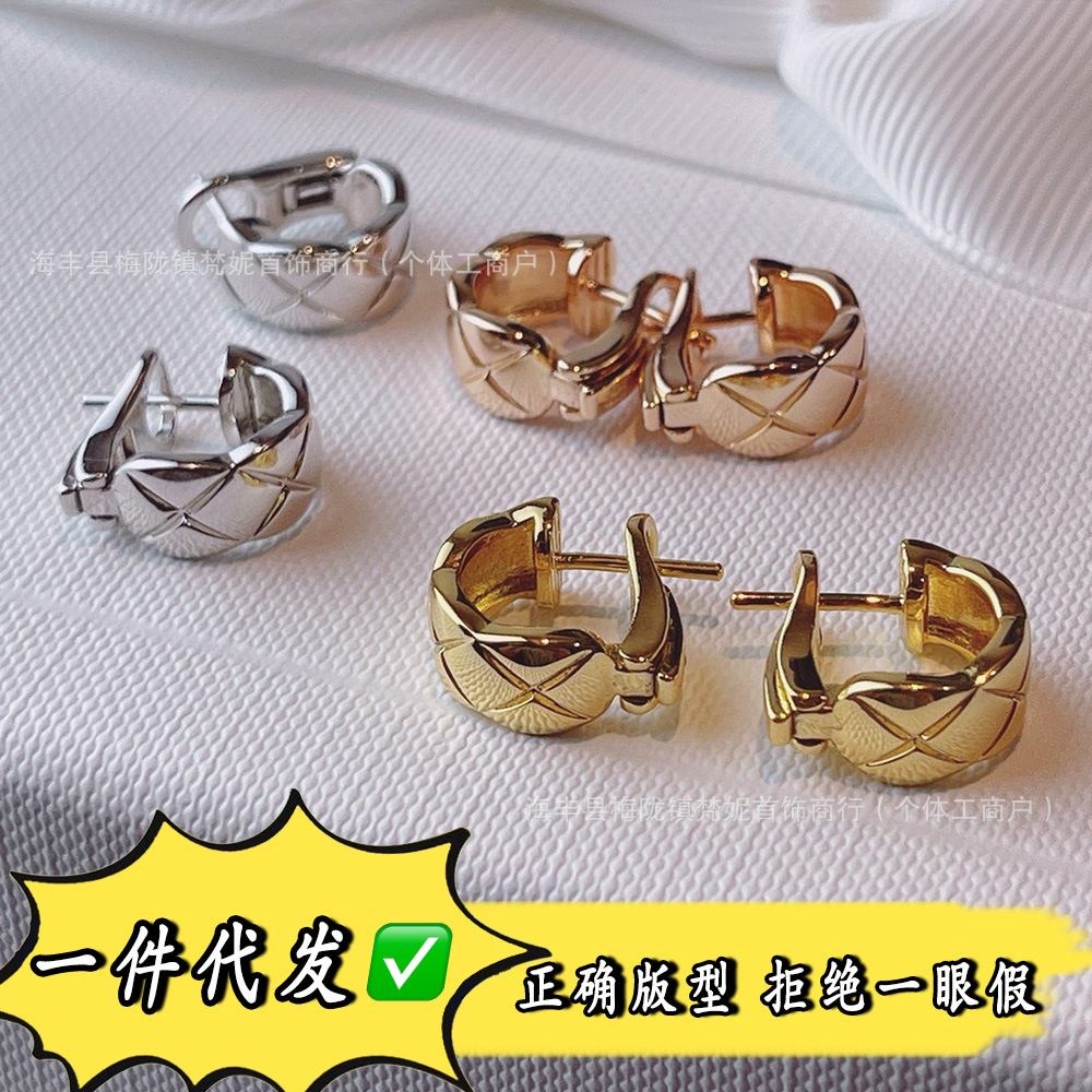 Earrings with diamond pattern, Chanel style