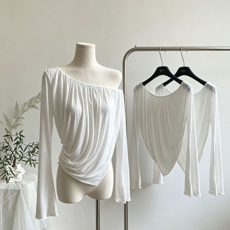 Relaxed-fit long-sleeve T-shirt, autumn off-shoulder base layer top for women, niche and refined, suitable for work, Korean style, and perfect for dates Relaxed-fit long-sleeve T-shirt, autumn off-shoulder base layer top for women, niche and refined, suitable for work, Korean style, and perfect for dates