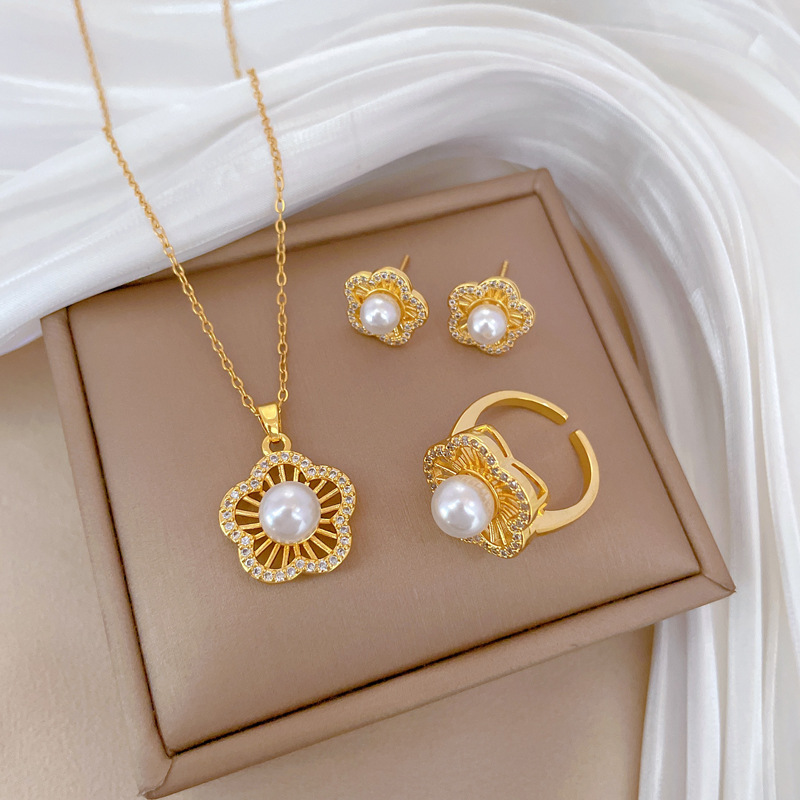 Collar y aretes de acero [Zhengzhou] conjunto de aretes de lujo ligero de diamante completo perla temperamento de banquete aretes de aretes combinación de collares