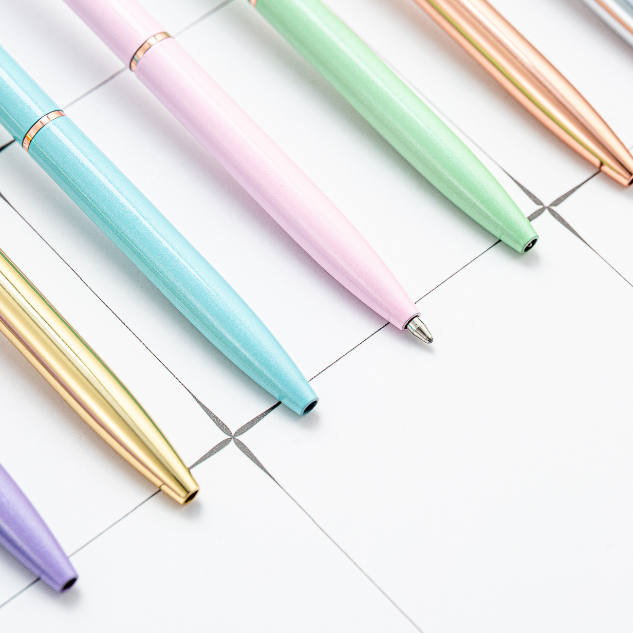 Fábrica en stock nuevo bolígrafo de corona de alto valor de regalo bolígrafo de cristal de diamante metal bolígrafo al por mayor