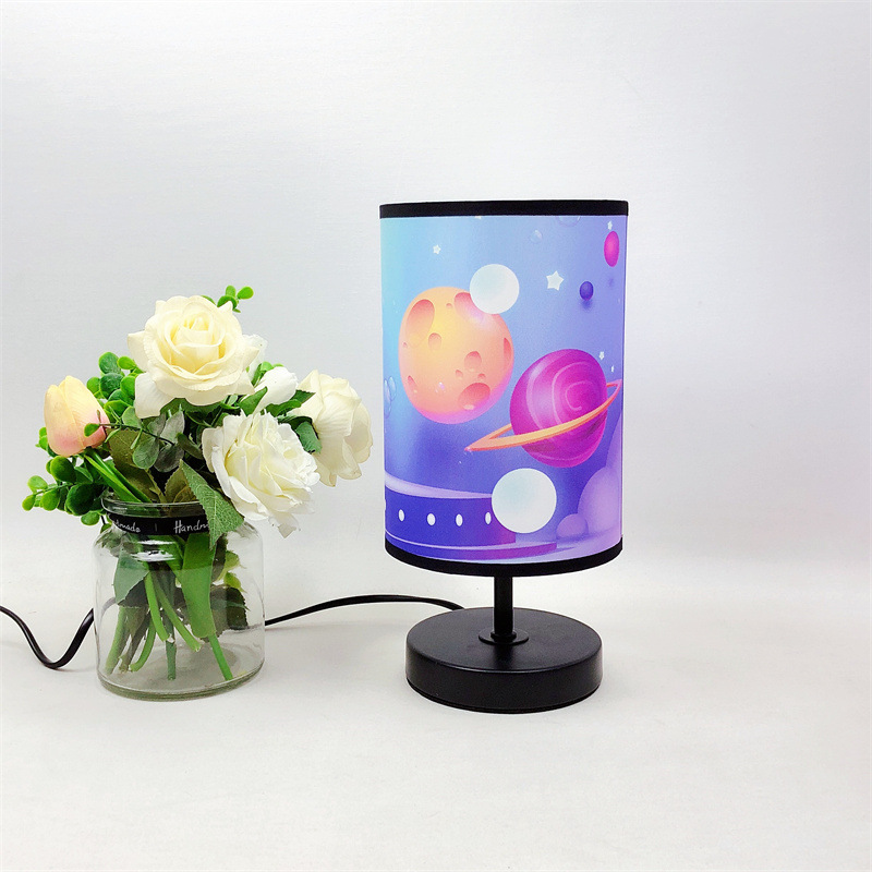 Nuevo espacio transfronterizo alza habitación de los niños dormitorio lámpara de mesa de dibujos animados anime LED regalo decoración popular