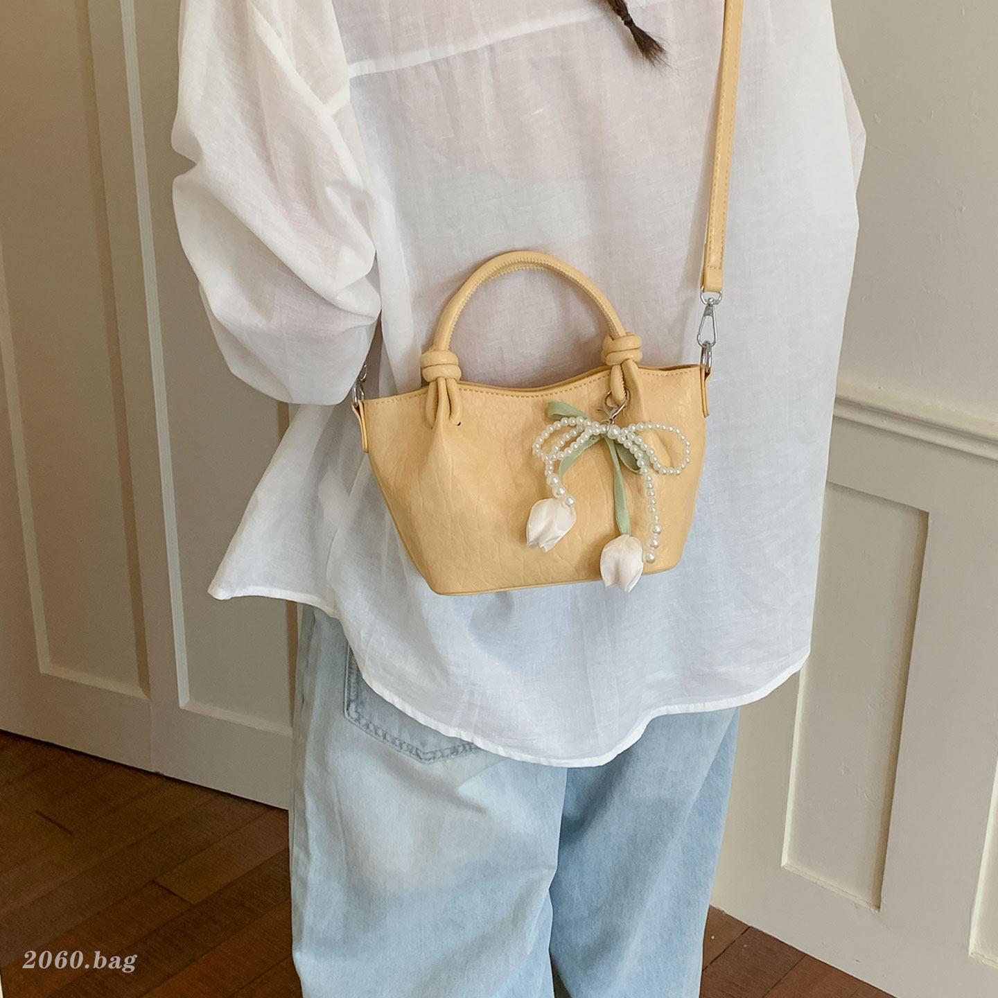 Bolsas plegadas coreanas femeninas super caliente de un solo hombro cubo de agua para viajar 2026 bolsas de mochila populares nuevos nichos de verano