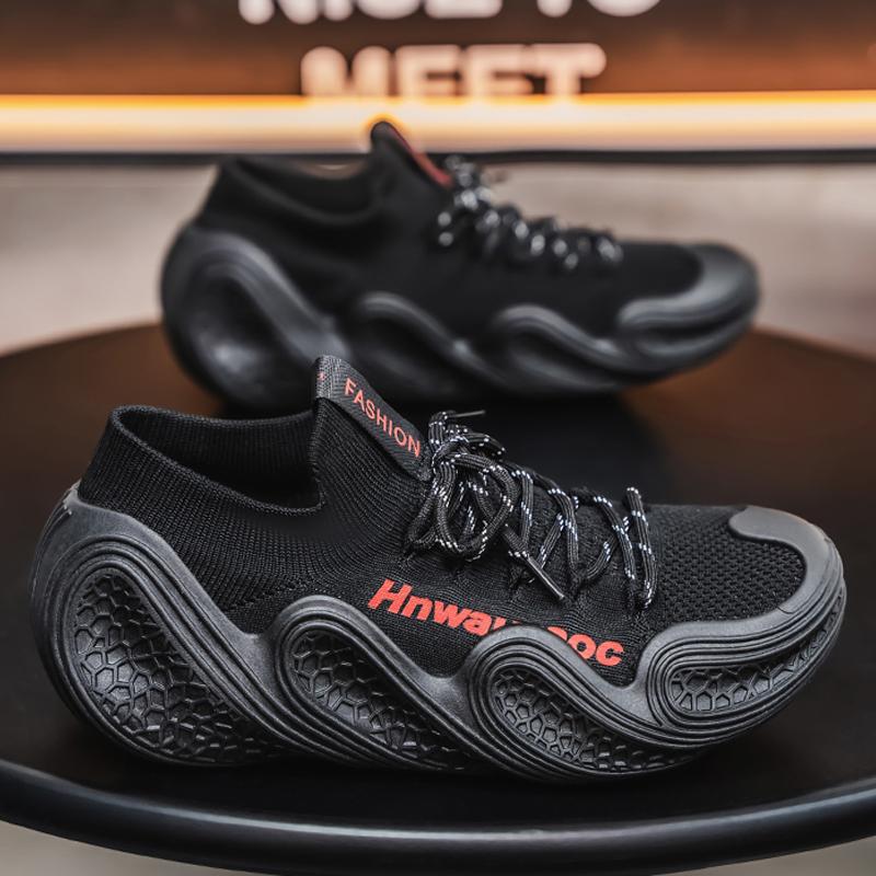 Verano nuevo estilo transpirable antideslizante zapatos de tejido volador calcetines cómodos zapatos deportivos transpirables simples de suela gruesa de corte bajo todo fósforo para hombres