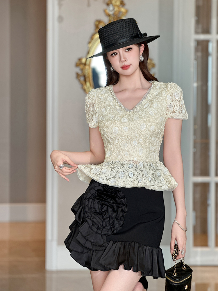 Áo ren nữ cổ chữ V đính kim cương thắt eo xếp nếp — mơ