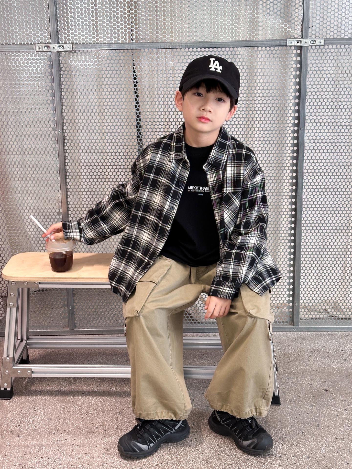 Camisas de mangas largas para niños camisas a cuadros primavera y otoño 2025 nuevos niños de tamaño mediano y grande chaqueta de ropa de otoño casual
