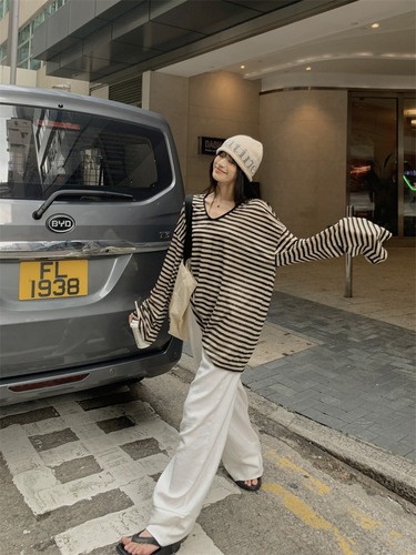 Cross-border lazy style V-neck trumpet sleeve striped women's T-shirt 2024 spring loose casual base shirt middle-length top