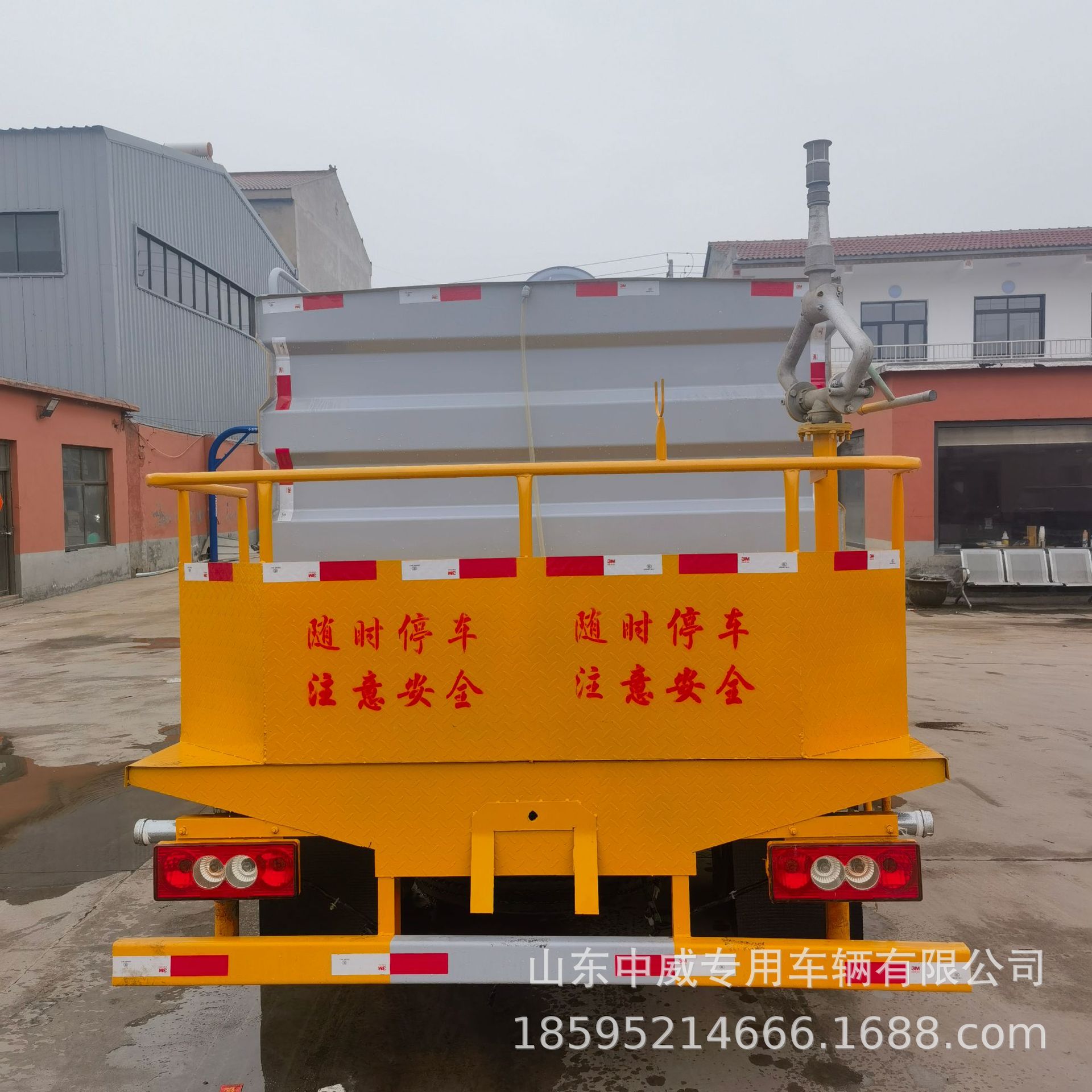 蓝牌抑尘车