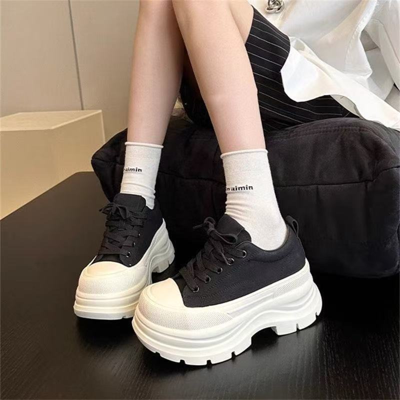 Estación europea transfronteriza, zapatos blancos de altura de suela gruesa para mujeres, nuevos zapatos de skate de tamaño pequeño para mujeres casuales