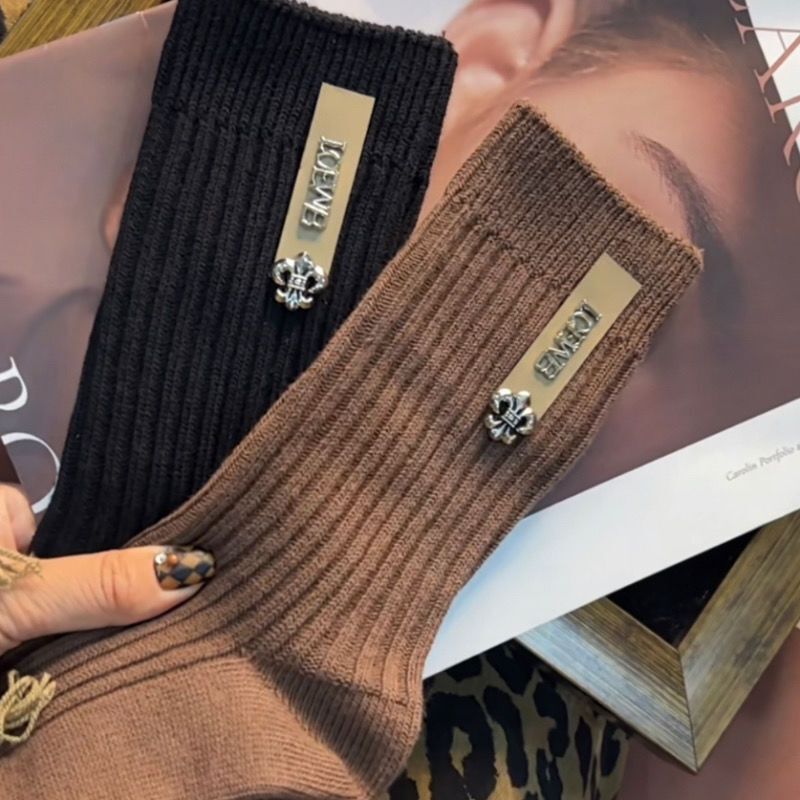 Autumn and Winter New Thick Knitted Thickened Hong Kong Style Fashion Jewelry Mid-tube Women's Socks European Leather Label Personalized Socks brown Autumn and Winter New Thick Knitted Thickened Hong Kong Style Fashion Jewelry Mid-tube Women's Socks European Leather Label Personalized Socks brown