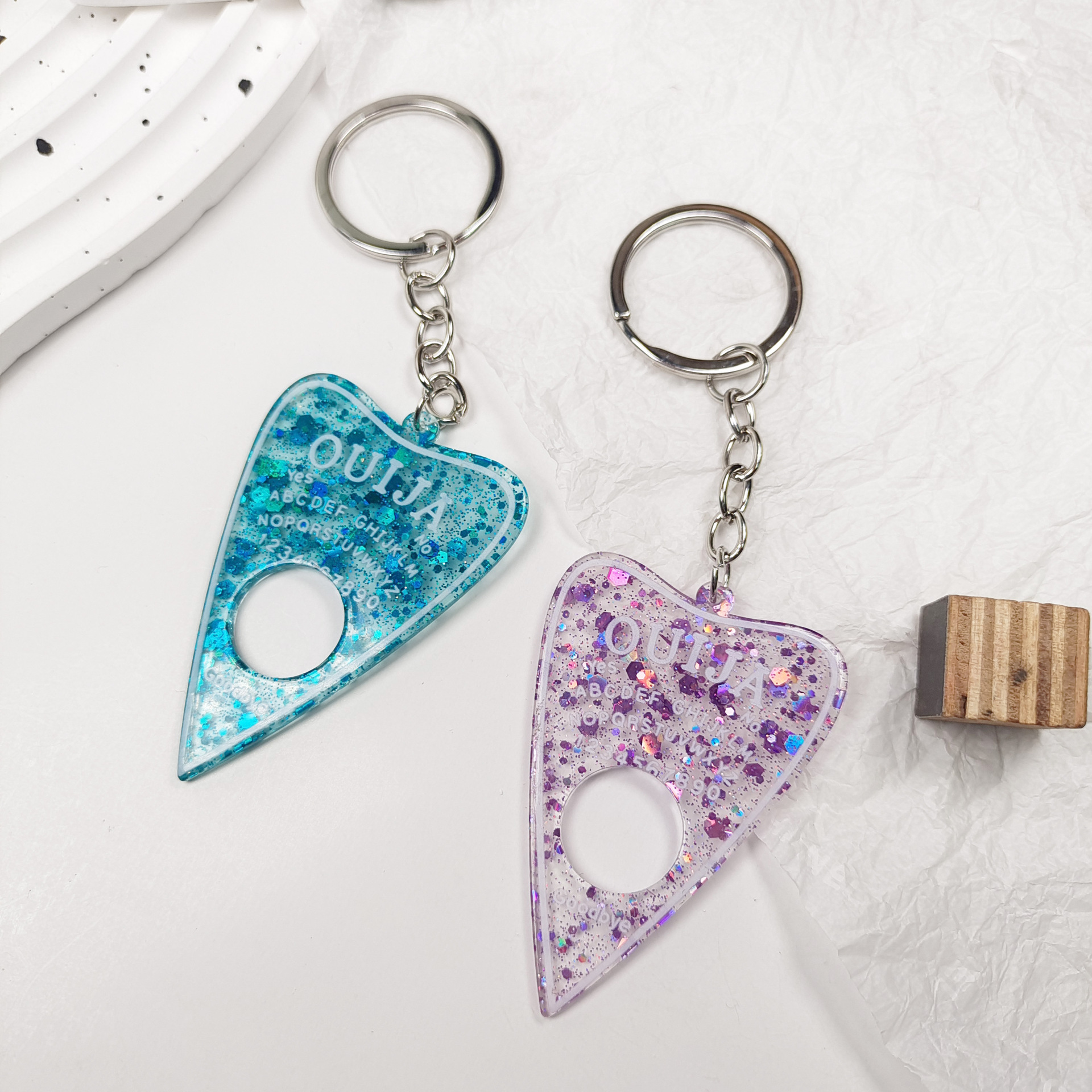 Dulce Letra Forma De Corazón Arílico Mujeres Llaveros display picture 4