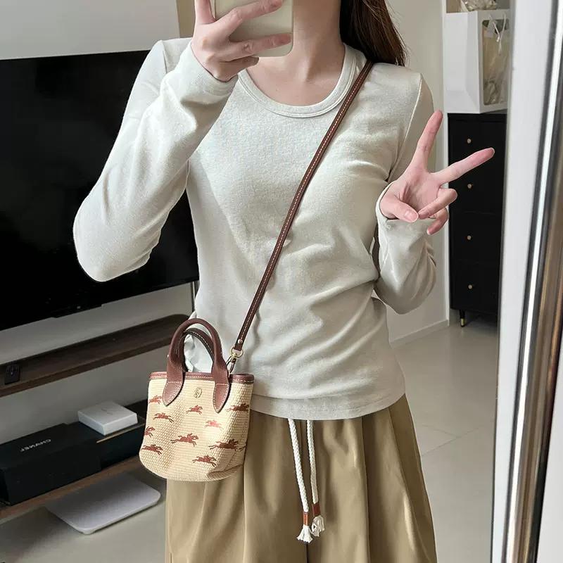 圆领针织上衣女早春新款韩版简约休闲修身显瘦弹力U领长袖打底衫