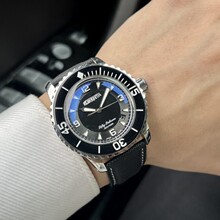 ������ʮ�xFIFTY FATHOMSϵ�Н�ˮҹ��Ƥ���Cе��