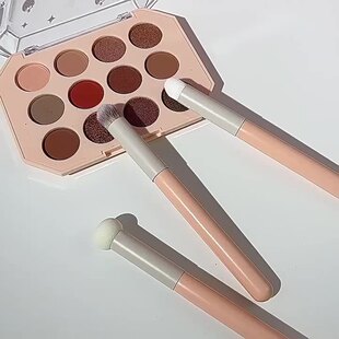 Miss Guo with small steamed bread concealer brush super soft sponge head to follow seamless mushroom head concealer brush makeup brush