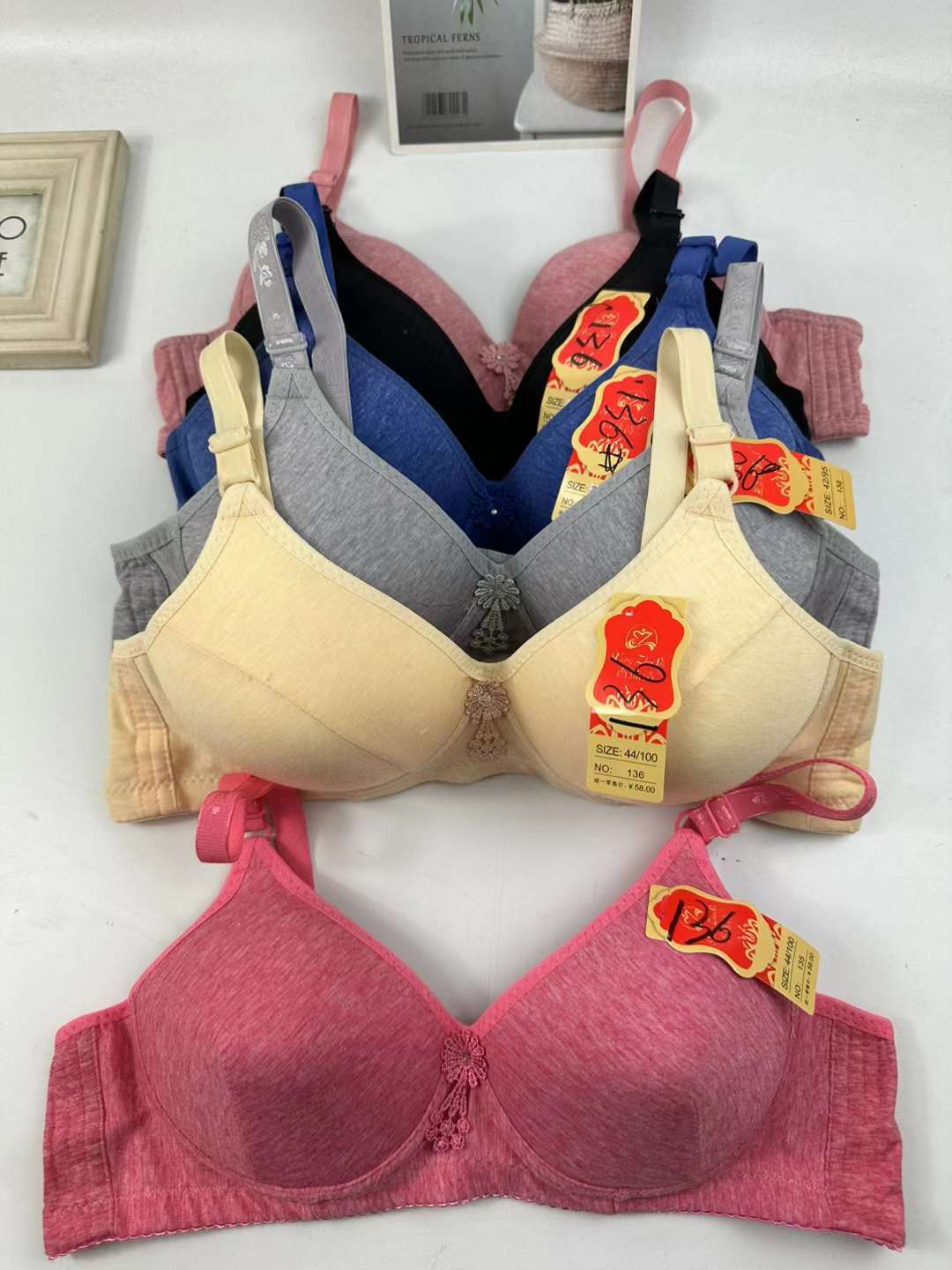 Sujetador de ropa interior mamá transfronteriza tres pechos delgada de mediana edad y ancianos sujetador inalámbrico de algodón empuja hacia arriba más el sujetador de tamaño al por mayor