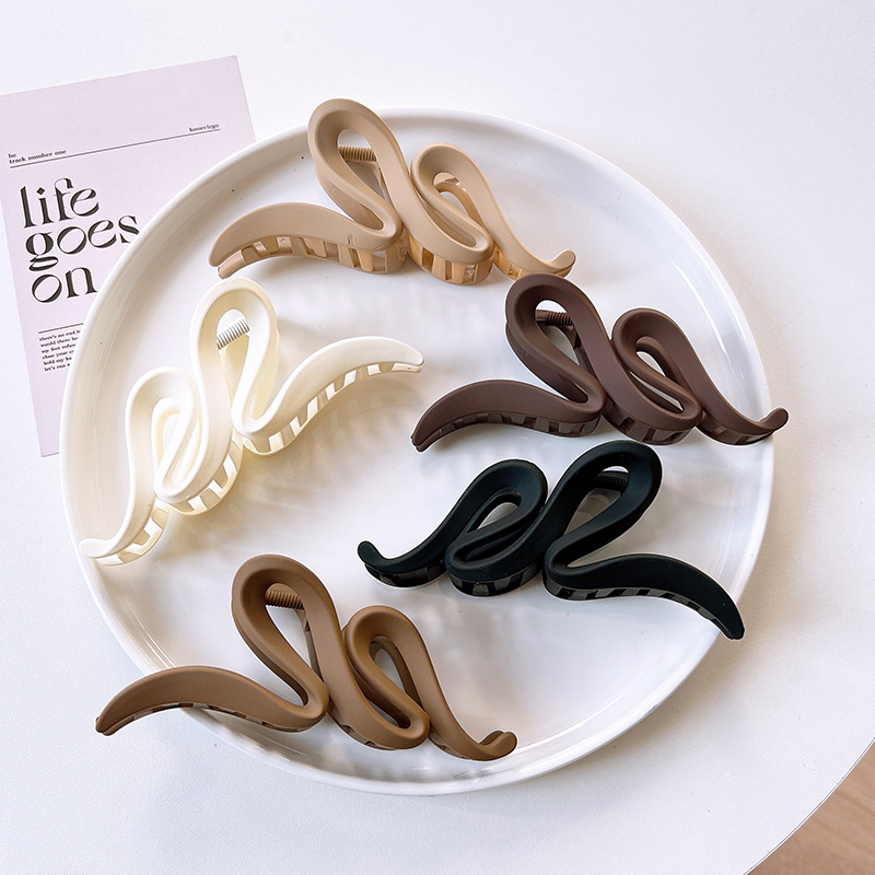 Matte big crab pin