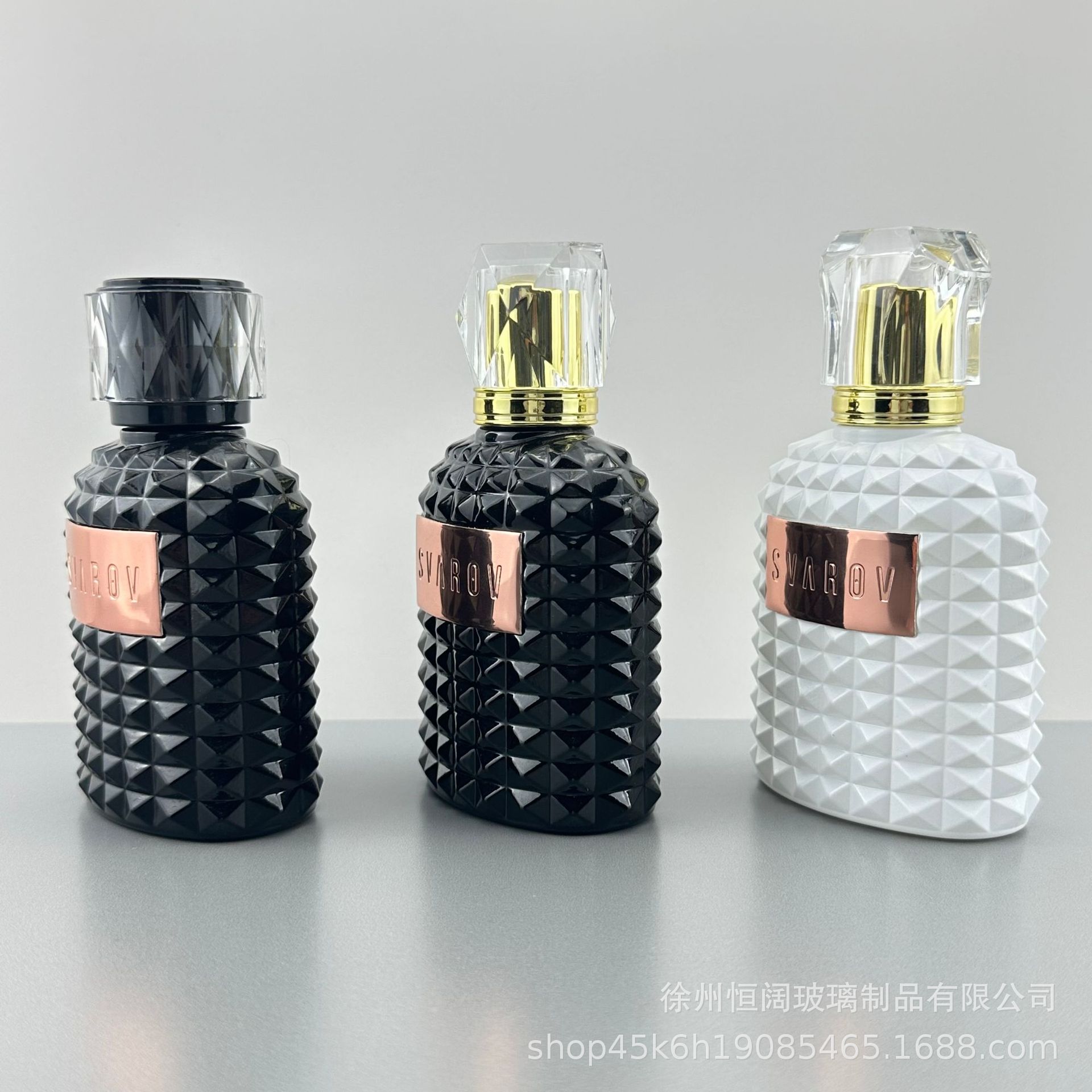 Botella de perfume botella vacía al por mayor blanco 100ML negro 100ML etiqueta de metal logo acrílico cubierta exterior