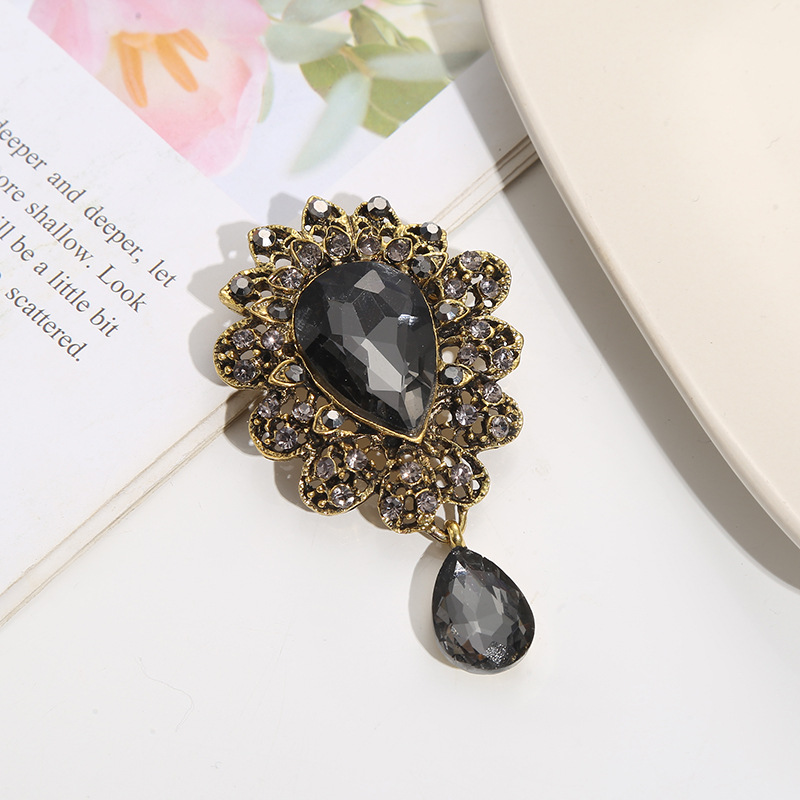 Fashion Water Droplets Alloy Inlay Artificial Gemstones Women's Brooches display picture 4