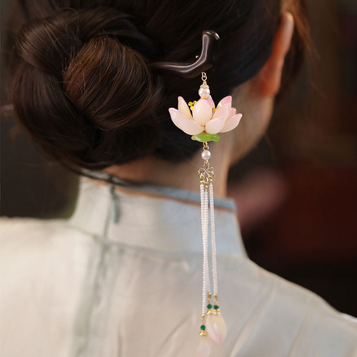 Ancient-style Chinese Hanfu peach wood lotus pearl beaded tassel hairpin, styled hair at the nape, hairpin with national trend temperament, hair accessory for women