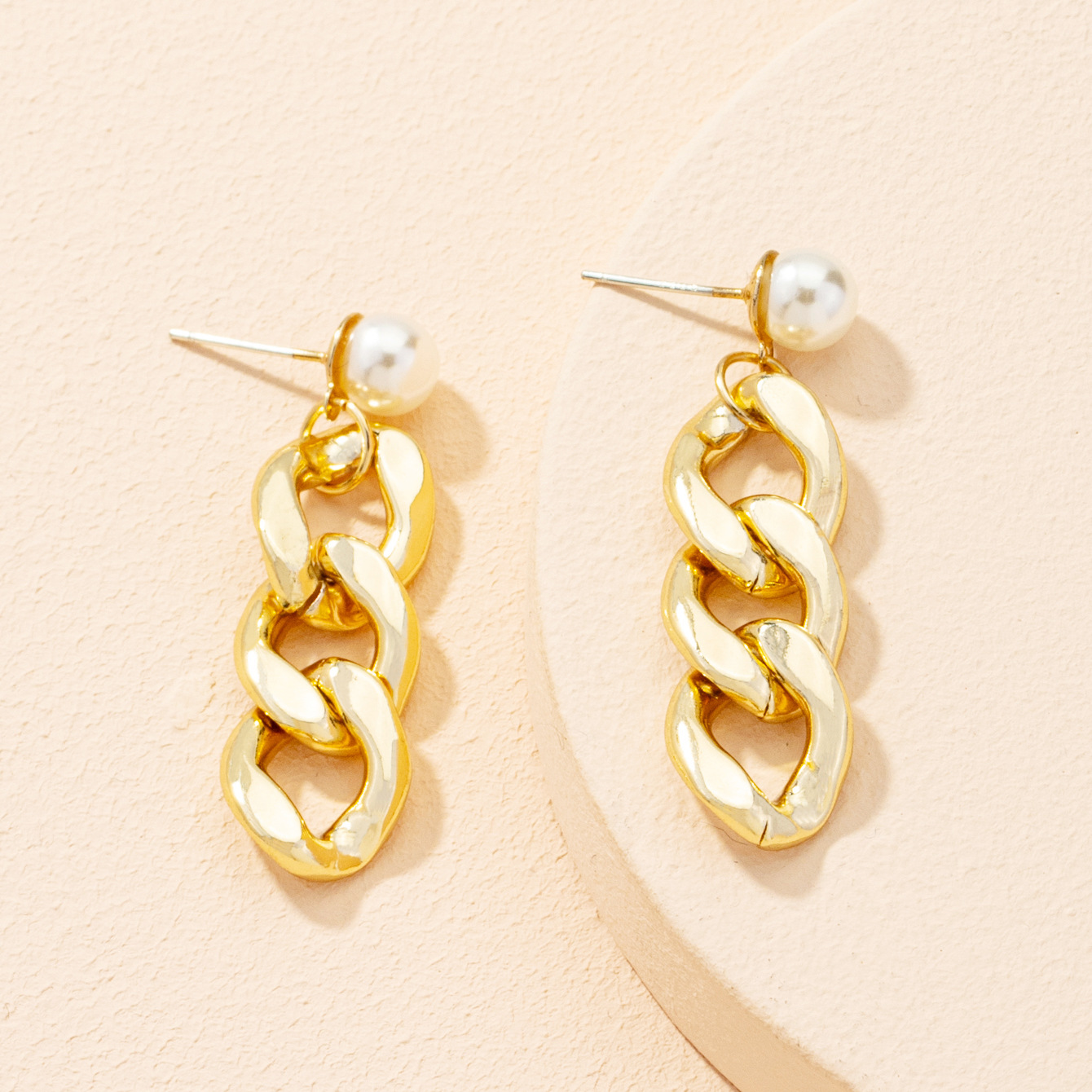 Fashion Chain Retro Pearl Earrings display picture 3