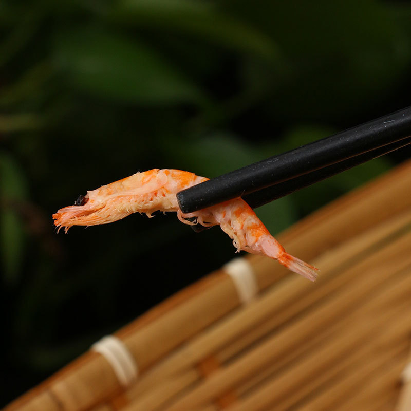 リンエビは袋を開けて食べます。自然に肉質を干します。|undefined