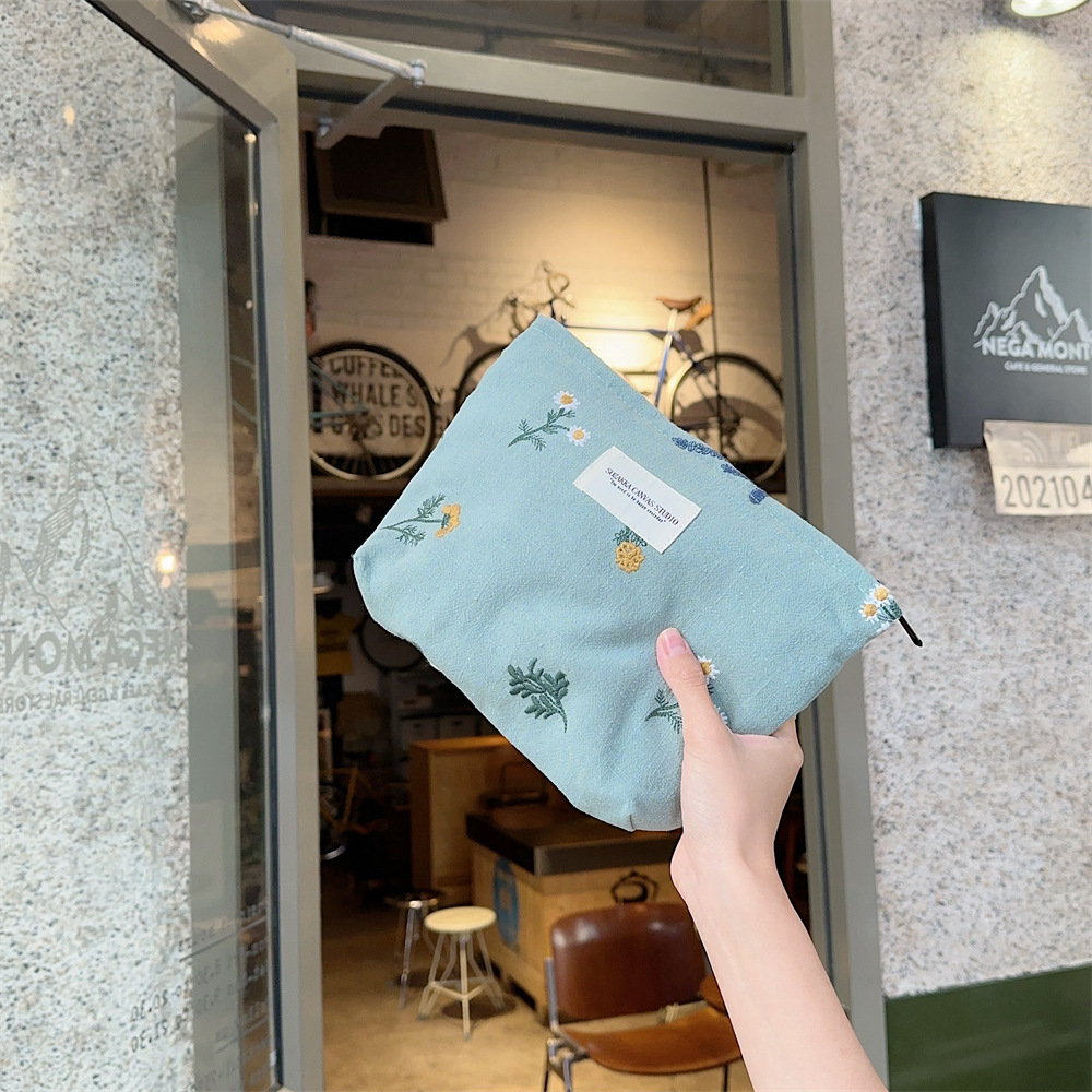 310231 estilo francés nuevo hombro bolsa de algodón ins estilo retro pequeña flor bordada bolsa de cosméticos bolsa de lona portátil