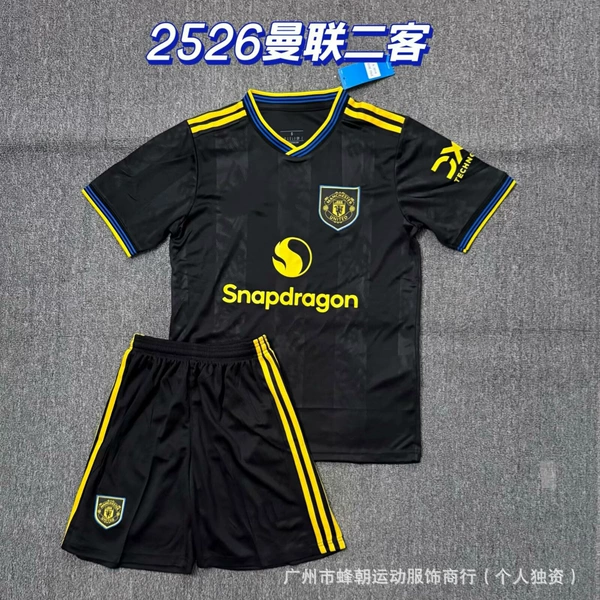2526 Manchester United second-guess suit