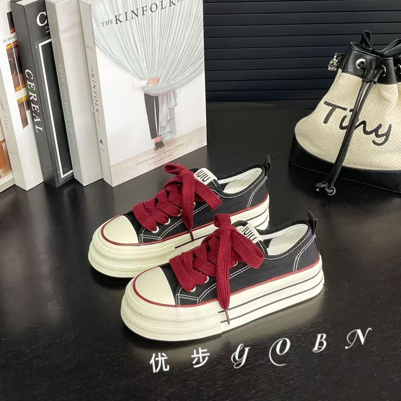 검정색과 빨간색