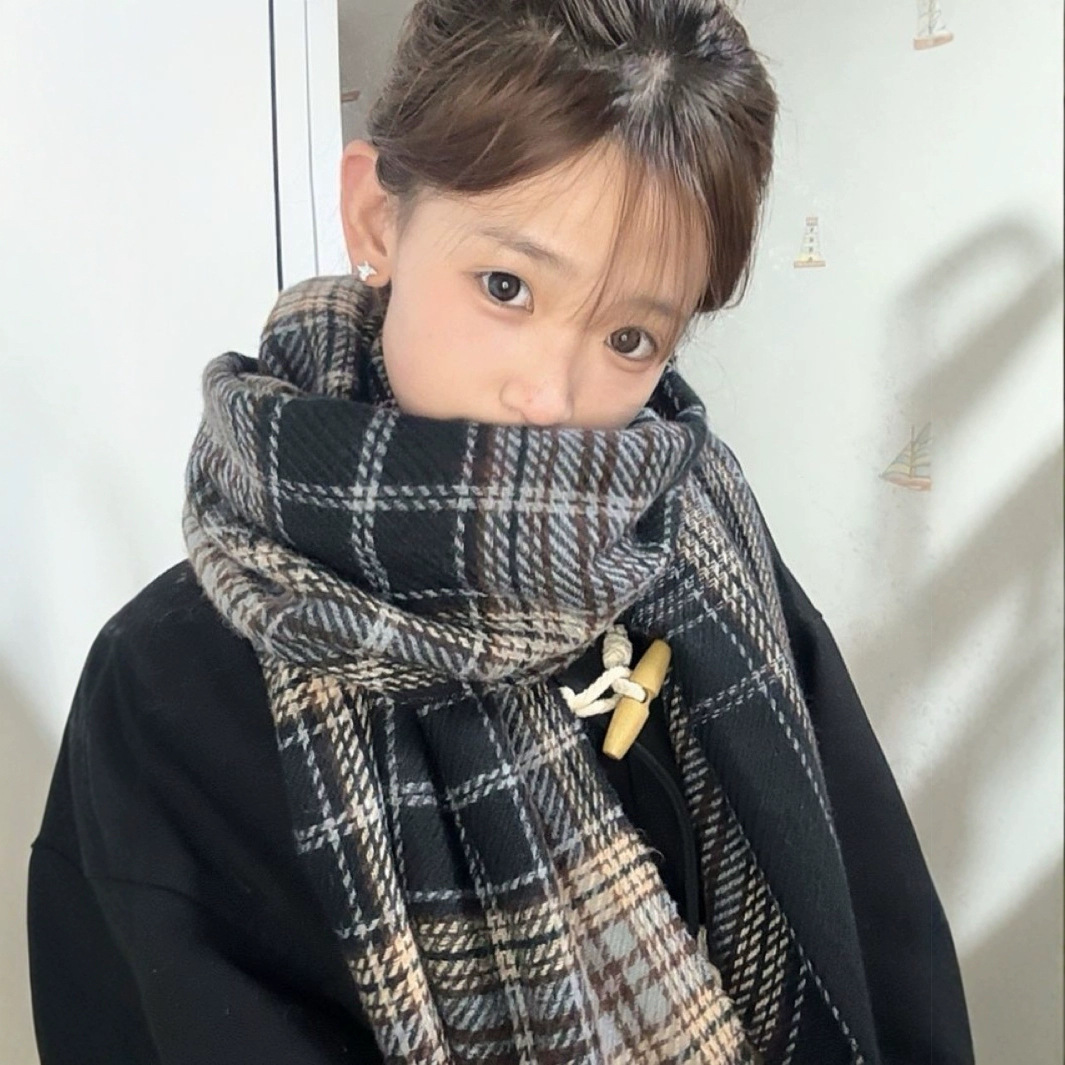 Nuova piccola sciarpa scozzese coreana fresca 2025 per tenersi al caldo in inverno, sciarpa universitaria carina e spessa, versatile per studenti_voghion.com