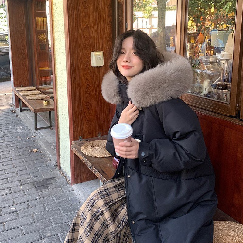 브라운 모피 칼라가 있는 블랙
