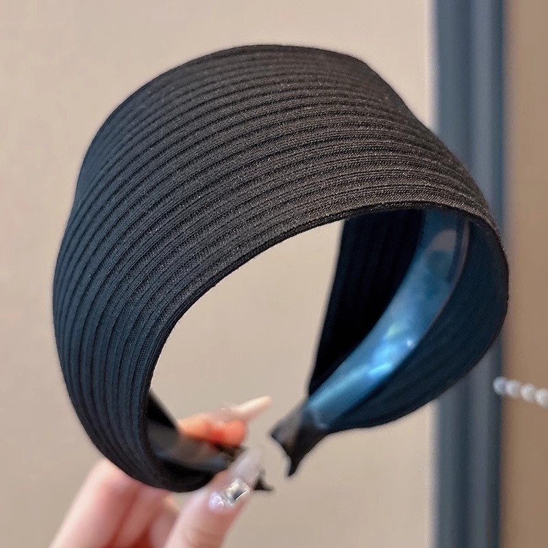 Diadema de gamuza de ala ancha retro gris para mujer 2025 nuevo estilo de gama alta otoño e invierno cabello de presión superior del cráneo alto para lavarse la cara diadema